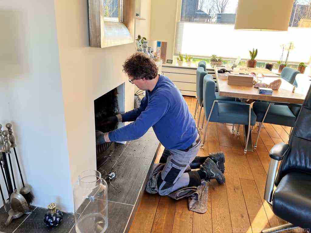 Schouwveger Geldrop kleed schoorsteenreiniger Schouwveger Geldrop kleed schoorsteenreiniger